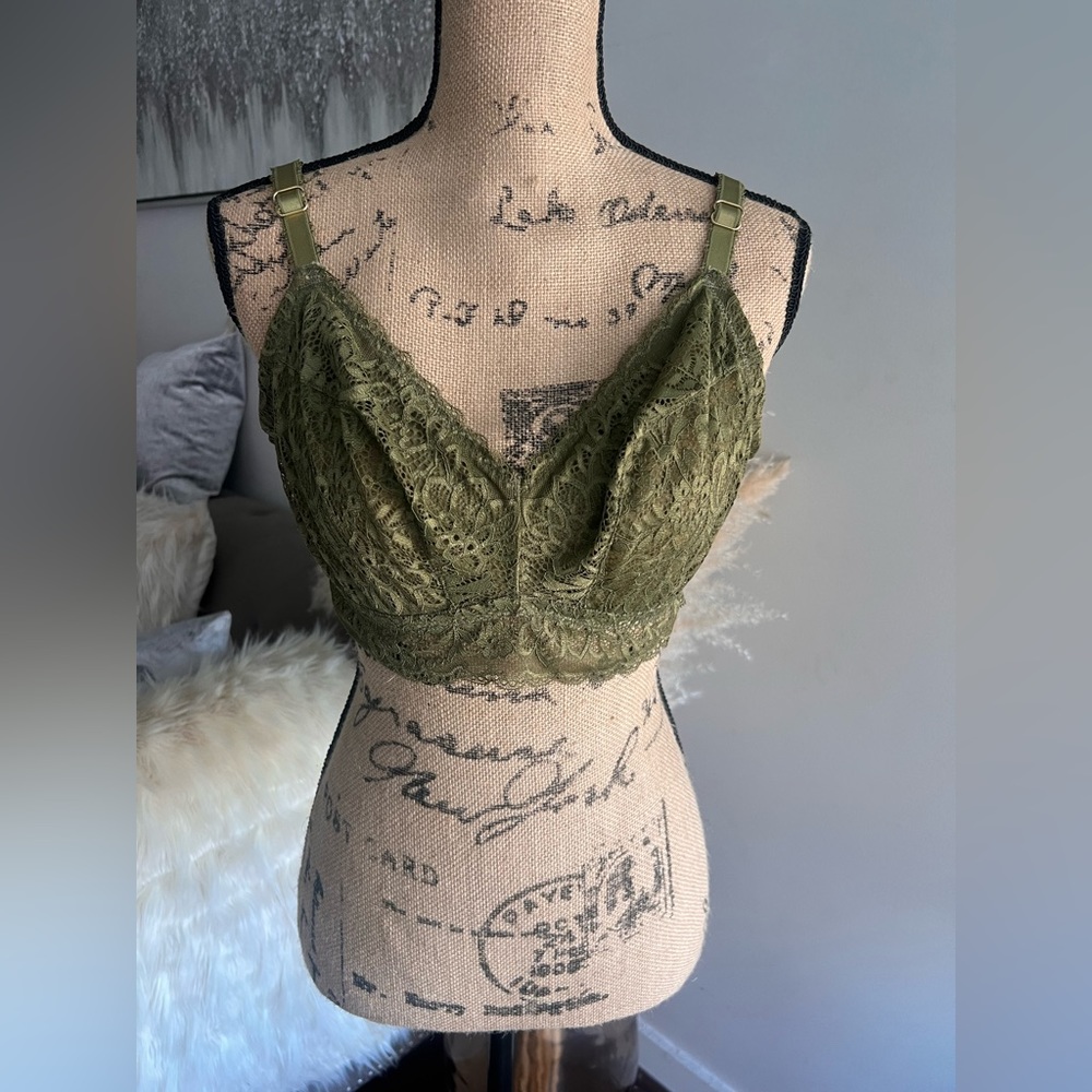 Wireless Lace Bra - Picture 2 of 5